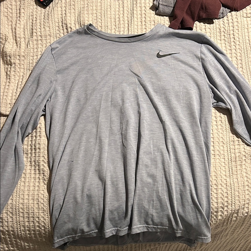 Nike Dri Fit Heather Gray Long Sleeve Shirt - Picture 1 of 3